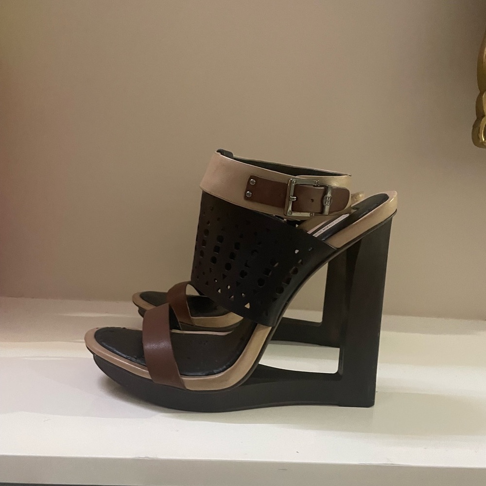 BCBG Sandles